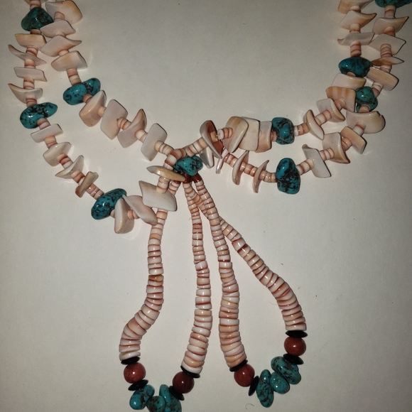 Santa Dominga Red-lip Shell & Turquoise Necklace - Picture 3 of 6
